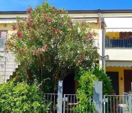 N098 - Numana, Nuovo Trilocale Con Giardino In Con Piscina *